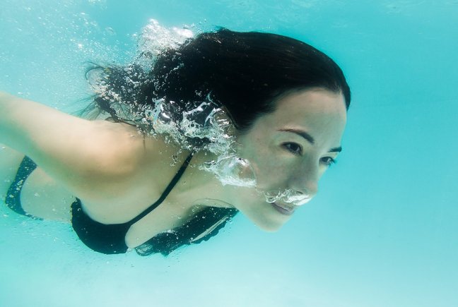 Tập kỹ thuật thở trong nước là bước đầu tiên khi tập bơi lội