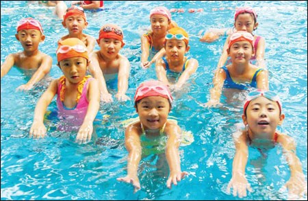 Phát triển khả năng bơi lội tiềm ẩn ở trẻ
