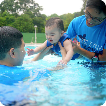 Ảnh 2: Trang bị kỹ năng thoát hiểm cho trẻ khi bơi