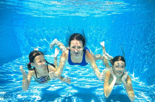 Chọn kiểu bơi mình thích sẽ giúp bạn cảm thấy hứng thú hơn khi học bơi