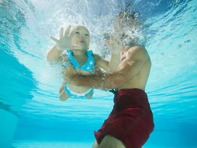 Dạy trẻ học bơi siêu đơn giản